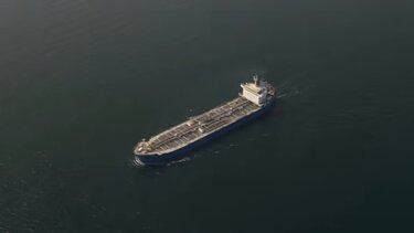 Η Ρωσία προειδοποιεί για τους κινδύνους που συνεπάγεται το κλείσιμο του Στενού του Ορμούζ για τη μεταφορά του πετρελαίου