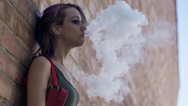 Άτμισμα, Κάπνισμα, Νέοι