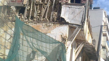 Το ΤΕΕ ΤΑΚ στηρίζει τη μηχανικό για το ετοιμόρροπο στο κέντρο του Ηρακλείου