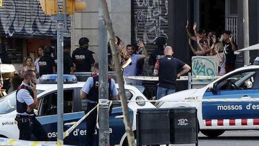 Εκτροχιάστηκε τρένο στη Βαρκελώνη -Πληροφορίες για τραυματίες 