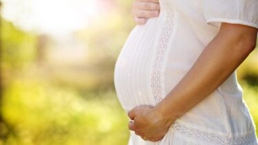 «Μπλόκο» στον φυσιολογικό τοκετό: Μαίες εναντίον Καθηκοντολογίου