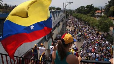 Βενεζουέλα: «Δεν φοβόμαστε» – Χιλιάδες άνθρωποι στην πρώτη μεγάλη διαδήλωση της αντιπολίτευσης στη μετά Μαδούρο εποχή