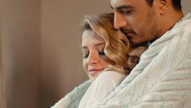 Γέννησε η Τζένη Θεωνά 