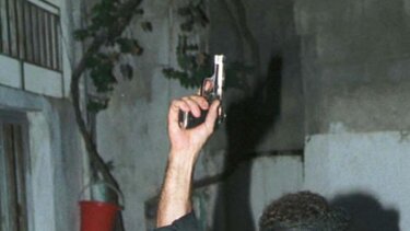 Χανιά: Από τη μία γινόταν φωταγώγηση κι από την άλλη "έπεφταν" μπαλωθιές