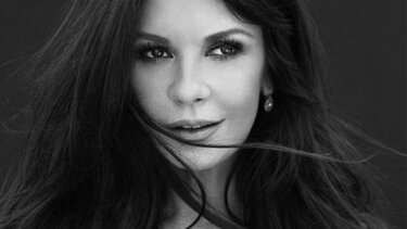 H Κάθριν Ζέτα-Τζόουνς επιστρέφει στη μικρή οθόνη