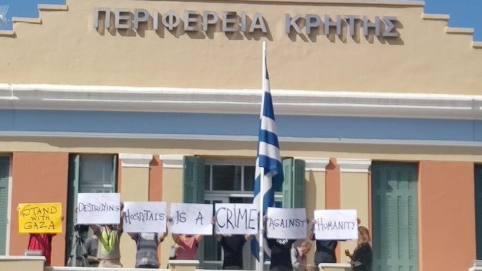 Μήνυμα για τη Γάζα από το μπαλκόνι της Περιφέρειας Κρήτης