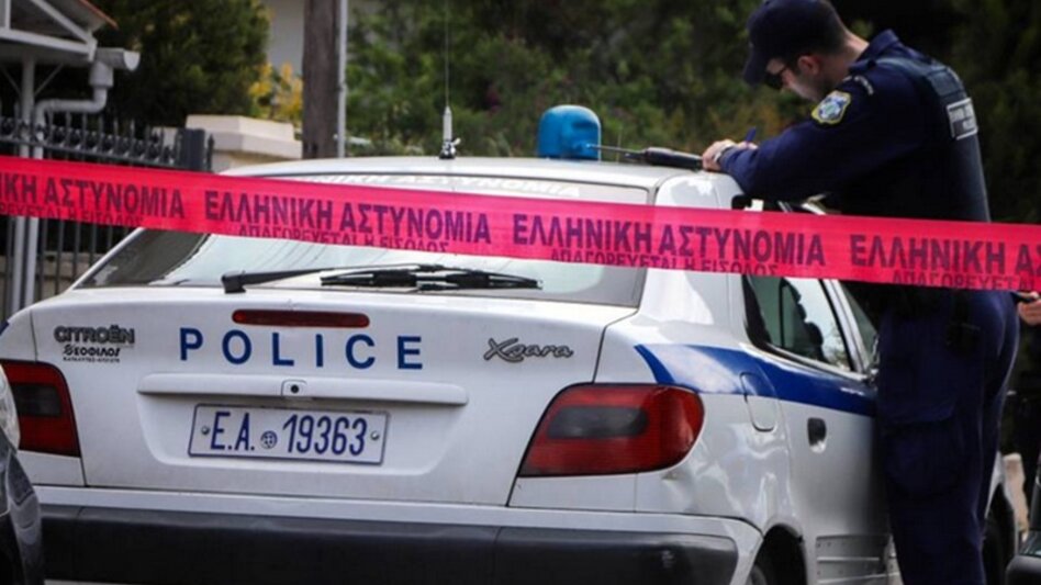 Αδελφοκτονία: ο δράστης τηλεφώνησε στην ΕΛ.ΑΣ για ενδοοικογενειακό επεισόδιο αφού είχε καρφώσει το μαχαίρι στην καρωτίδα του θύματος