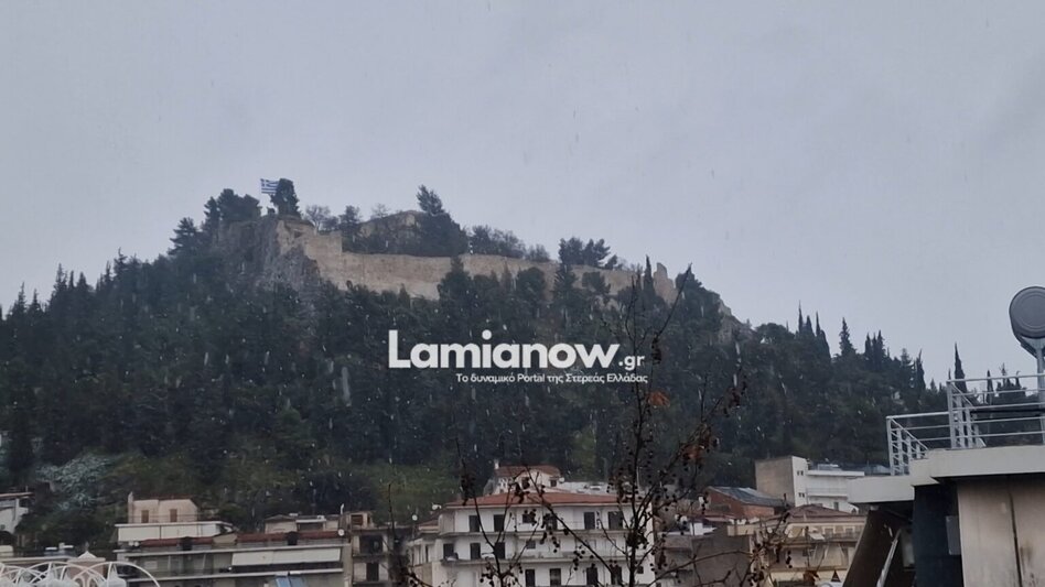 Λαμία : Χιονίζει στον Περιφερειακό, την Ταράτσα και στο κέντρο της πόλης