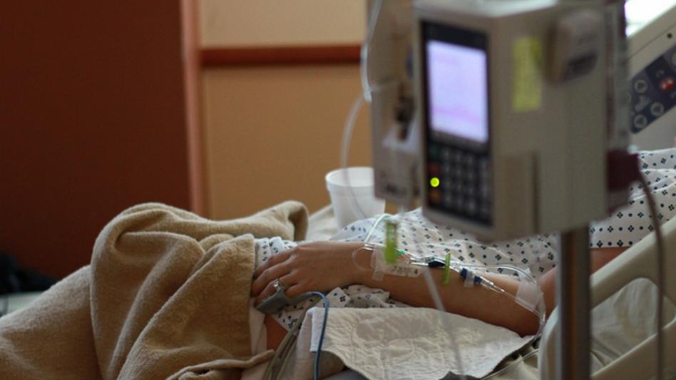 Στην Εντατική του ΠΑΓΝΗ νεαρή γιατρός από το Λασίθι - Παρουσίασε συμπτώματα μηνιγγίτιδας - Τι λένε οι συνάδελφοί της 