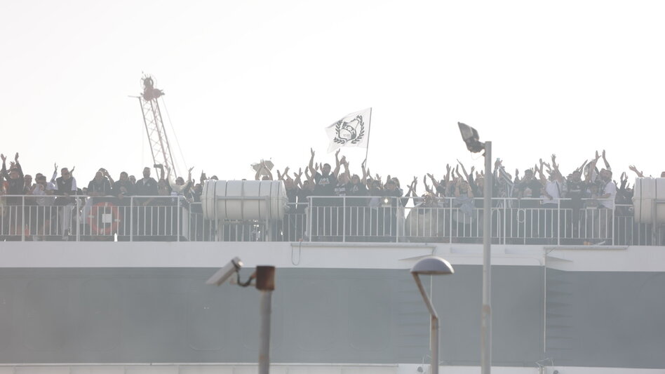 Πάει, την ανάψαμε τη φωτιά και δεν σβήνει με τίποτα!