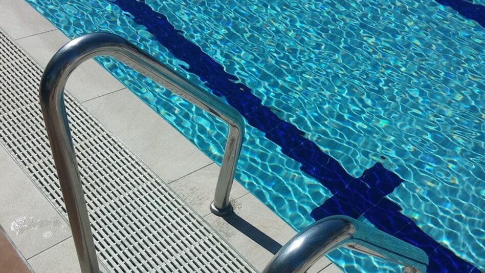 Δηλώνουν «ρηχό αυλάκι» για να κατασκευάσουν τελικά πισίνα