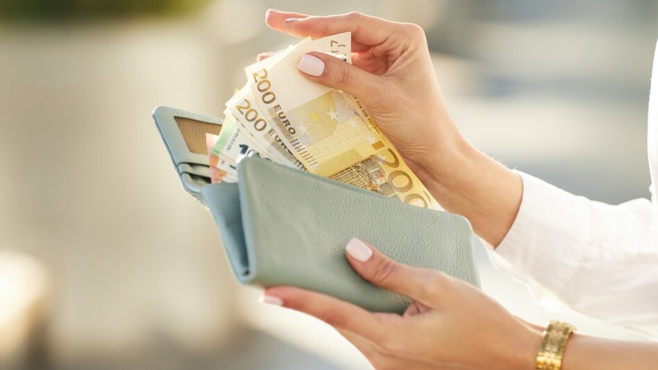 ΥΠΕΘΟ: Στο 8,76% παραμένουν για δύο ακόμη χρόνια τα επιτόκια για τις ληξιπρόθεσμες οφειλές προς την Εφορία