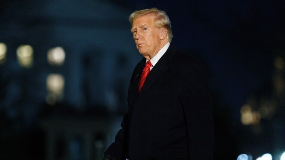 Ο Τραμπ… "σήκωσε" το μετάλλιο και δεν το ξαναείδε κανείς - Χαμός με το viral στιγμιότυπο στην απονομή της Τσέλσι!