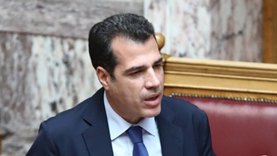 Πλεύρης: Δημιουργούνται άμεσα δύο προσωρινά κέντρα κράτησης μεταναστών σε Αγυιά και Ηράκλειο