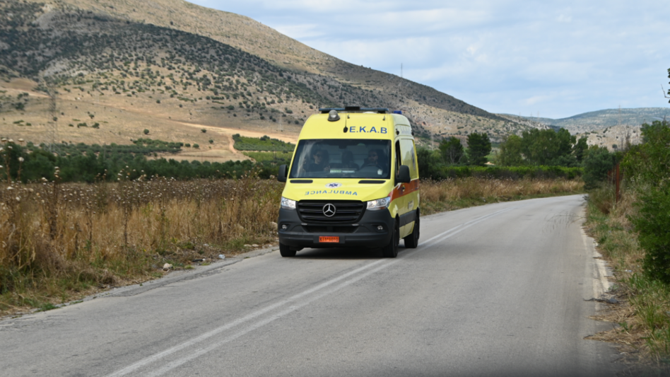 Πάτρα: Χωρίς τις αισθήσεις του ανασύρθηκε άντρας μετά από τροχαίο στην παλιά εθνική οδό Πάτρας - Τρίπολης