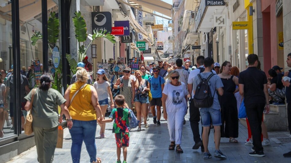 Τουρισμός: Συντομότερες διακοπές και υψηλότερη ημερήσια δαπάνη 