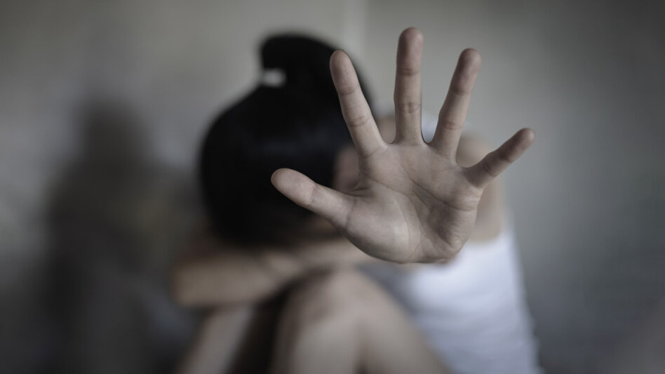 Σοκ στα Χανιά: 17χρονη κατήγγειλε ομαδικό βιασμό από 5 άνδρες - Βιντεοσκοπούσαν την άρρωστη πράξη τους