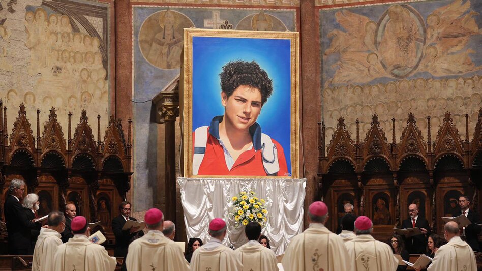 Βατικανό: Κατάμεστη η πλατεία Αγίου Πέτρου για την αγιοποίηση του 15χρονου «influencer του Θεού»