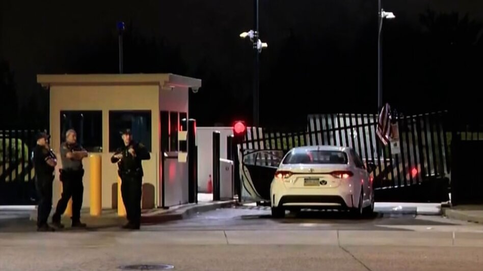 Συναγερμός στο Πίτσμπουργκ: Αυτοκίνητο έπεσε στην πύλη του FBI