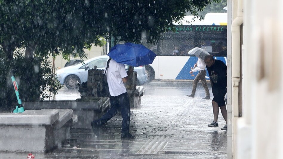 Πορτοκαλί προειδοποίηση από την ΕΜΥ: Πού θα χτυπήσει η κακοκαιρία σύμφωνα με το έκτακτο δελτίο επιδείνωσης καιρού