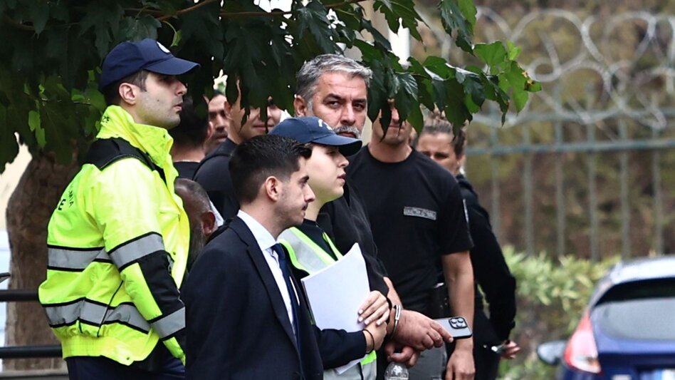 Πατέρας Βασίλη Μπισμπίκη: «Εμένα με ενδιαφέρει ότι είναι καλά και ότι δεν χτύπησε κάποιον άνθρωπο»