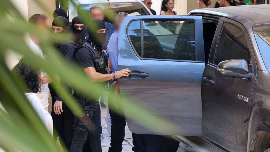 Λέτε, βρε παιδιά, να «τριτώσουν» οι δικογραφίες με τις εγκληματικές οργανώσεις;