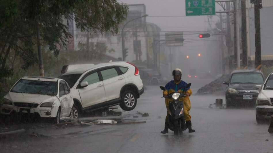 Τυφώνας Ραγκάσα: 17 νεκροί στην Ταϊβάν - Σάρωσε τη νότια Κίνα με καταιγίδες και καταστροφές