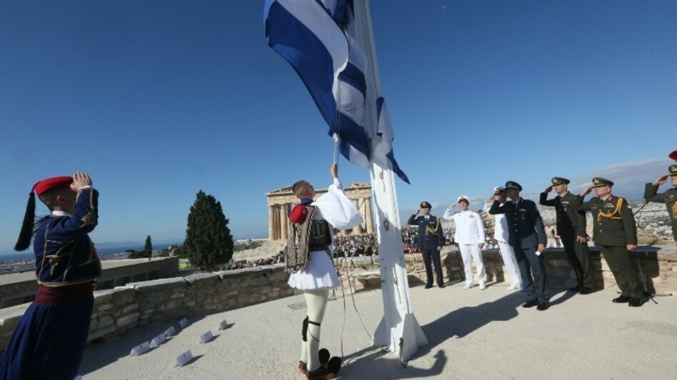 Ακρόπολη: Τιμή και συγκίνηση για τα 81 χρόνια από την Απελευθέρωση της Αθήνας