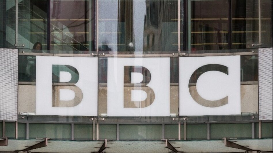 Βόμβα στο BBC: Ο άνθρωπος που προκάλεσε την κρίση "σπάει τη σιωπή" του