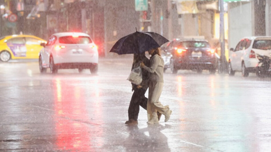 Νέο έκτακτο δελτίο για την κακοκαιρία Adel - Ποιες περιοχές θα χτυπήσουν οι καταιγίδες