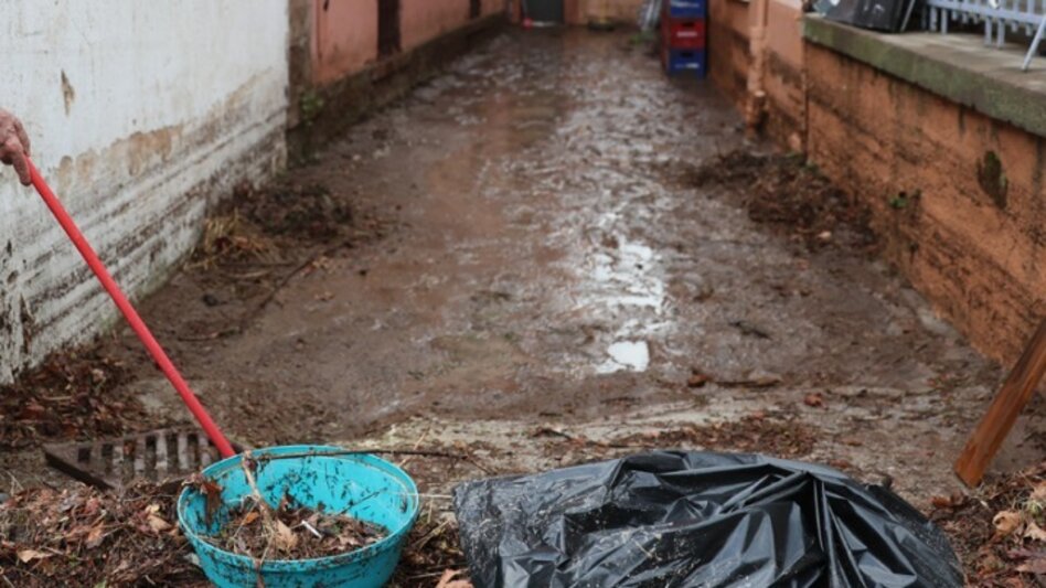 Κακοκαιρία Byron: «Θαμμένη στη λάσπη η Νέα Πέραμος» - Πρωτοφανής καταιγίδα χτυπά τα Μέγαρα