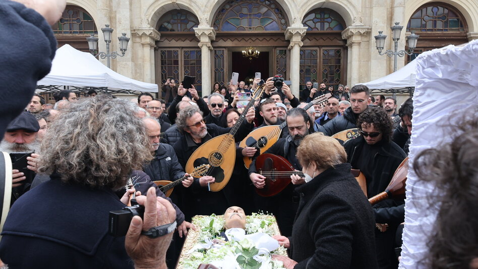Ψαρογιάννης: Οι συγκινητικές μαντινάδες στο τελευταίο αντίο