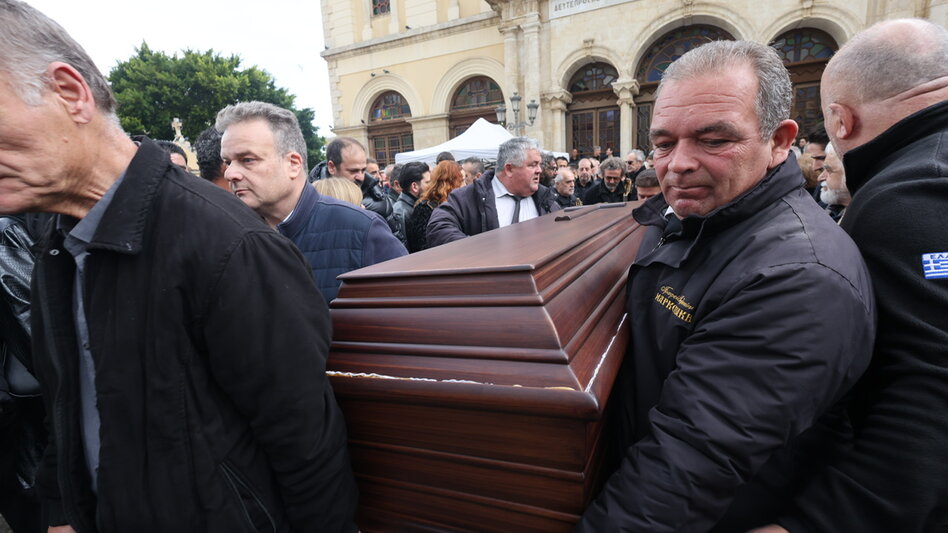 Ψαρογιάννης: Οι συγκινητικές μαντινάδες στο τελευταίο αντίο