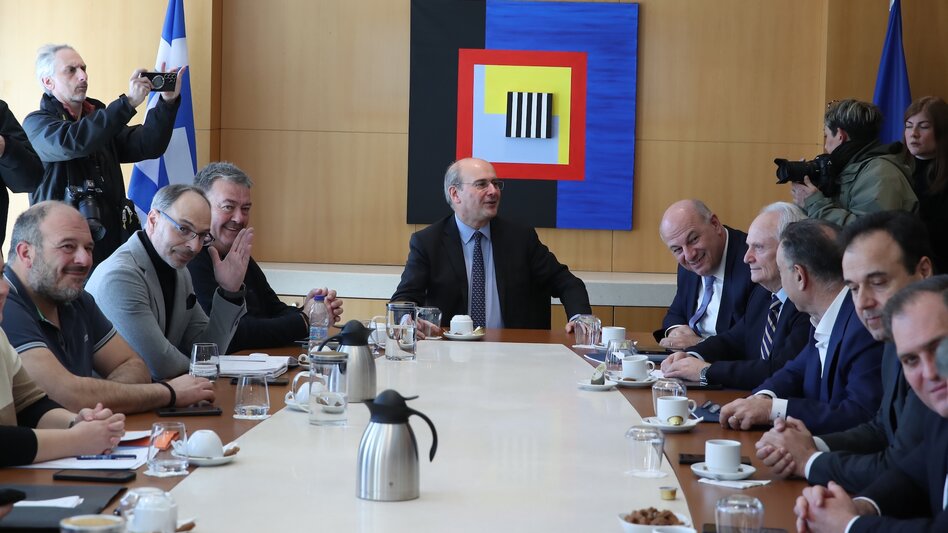 Ολοκληρώθηκε η σύσκεψη κυβέρνησης - αγροτών: "Οι αγρότες στα μπλόκα θα κρίνουν το αποτέλεσμα"