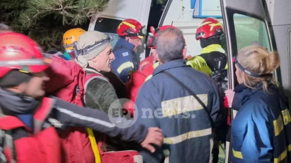 Ταΰγετος: Ολοκληρώθηκε η επιχείρηση διάσωσης των ορειβατών, μεταφέρονται στο νοσοκομείο οι 4 τραυματίες