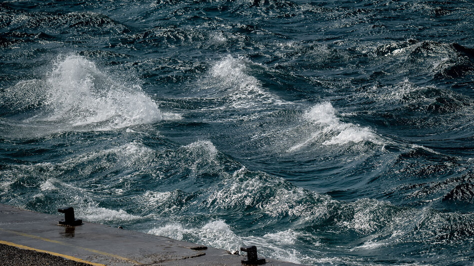 Μήλος: Δεν «έδεσαν» λόγω ανέμων τα «Knossos» και «Festos Palace»