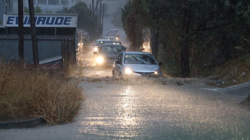 Έρχονται διαδοχικά κύματα κακοκαιρίας με πολλές βροχές και ισχυρούς νοτιάδες