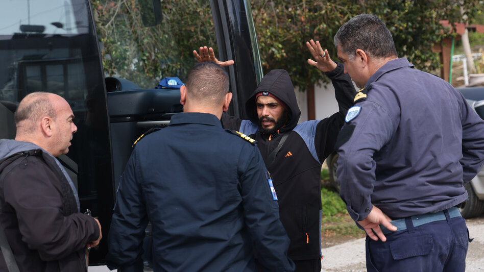 Πολύνεκρη τραγωδία στη νότια Κρήτη: Στους Καλούς Λιμένες οι 20 διασωθέντες - Δείτε φωτογραφίες