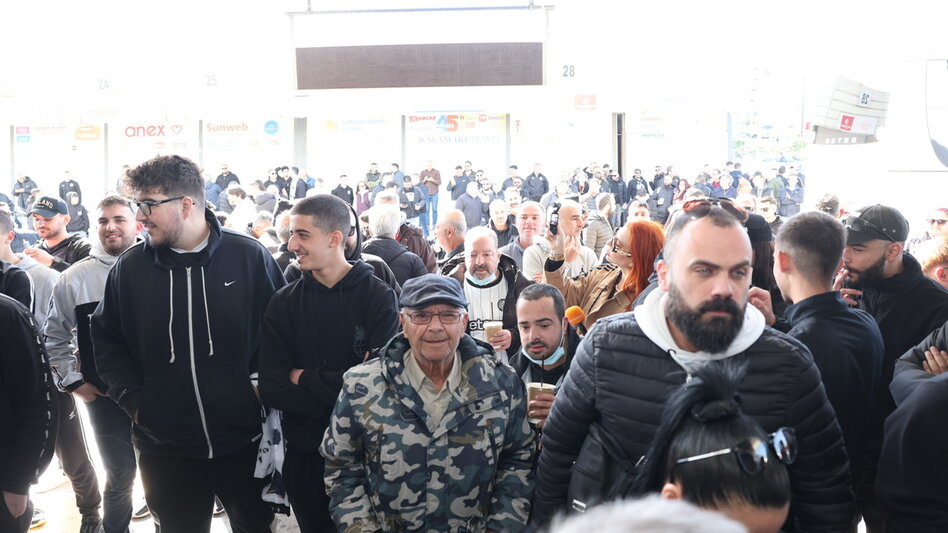 Σε κλίμα αποθέωσης η υποδοχή της αποστολής του ΟΦΗ στο Ηράκλειο - Βίντεο και φωτογραφίες 