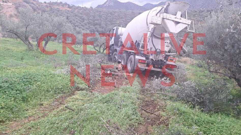 Η μπετονιέρα «έφυγε» από τον ΒΟΑΚ, κατέπεσε από ύψος δέκα μέτρων και «κλάδεψε» ελιές