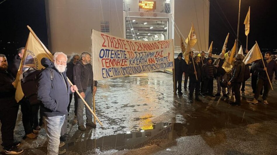 Αγρότες με τρακτέρ, φορτηγά και λεωφορεία στη Αθήνα - Έφτασαν στον Πειραιά οι Κρητικοί