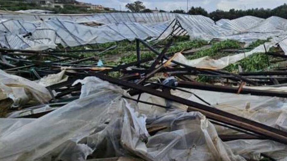 Ανερμοστρόβιλος στην Ιεράπετρα προκάλεσε τεράστιες ζημιές σε θερμοκήπια και σπίτια!