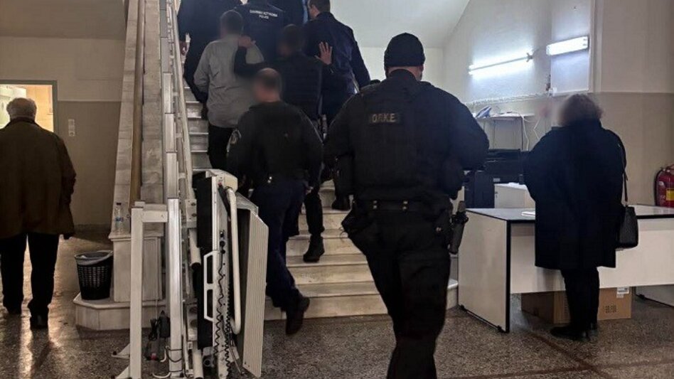 Σε αστυνομικό κλοιό η δίκη, σε δεύτερο βαθμό, για την αιματοχυσία στις Μοίρες με θύμα τον 79χρονο Κώστα Χατζάκη