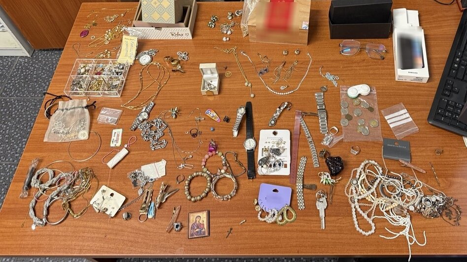 Ηλικιωμένοι, γνωστοί αθλητές, επιχειρηματίες στα θύματα των «χρυσοδάκτυλων»