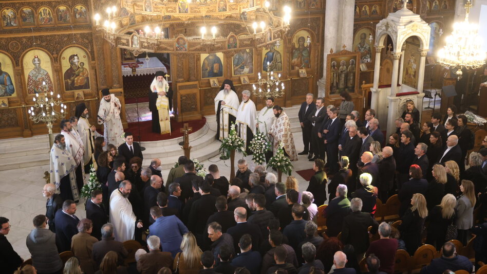 Βασίλης Κεφαλογιάννης: Ο συγκινητικός αποχαιρετισμός του γιου του και του δασκάλου του και οι πολιτικές παρουσίες