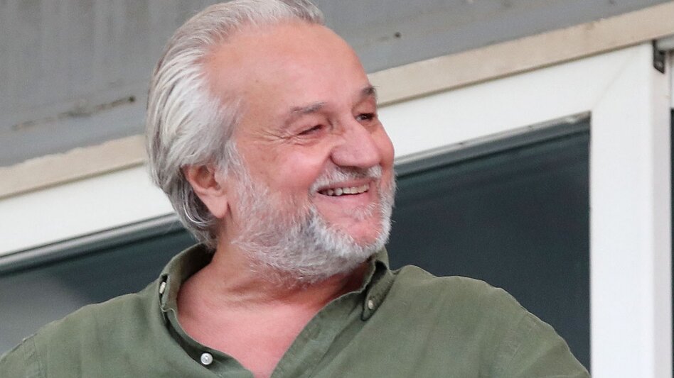 Κομπότης: Ένας παράγοντας που σαν τον φελλό επιπλέει παντού