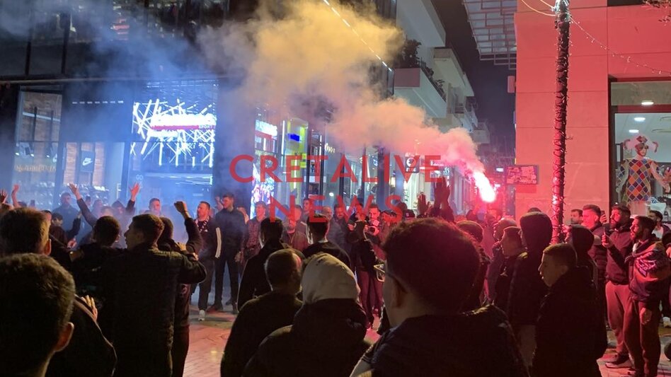 ΟΦΗ: Πανηγυρισμοί στο κέντρο του Ηρακλείου για τη μεγάλη πρόκριση
