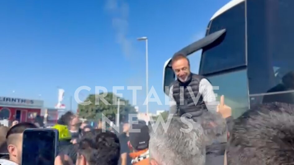 Σε κλίμα αποθέωσης η υποδοχή της αποστολής του ΟΦΗ στο Ηράκλειο - Βίντεο και φωτογραφίες 