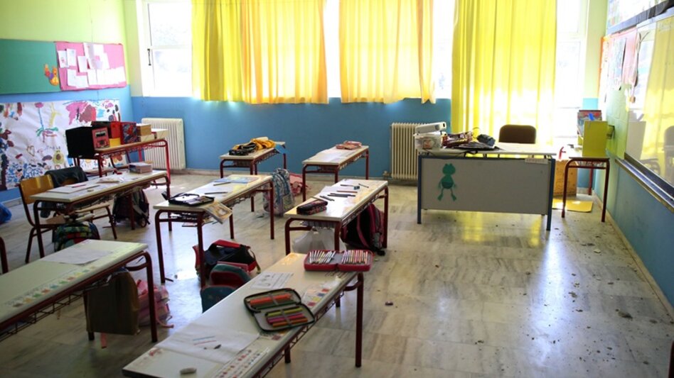 Κινητοποίηση για τον εκπαιδευτικό που κατηγορήθηκε ότι έπιασε μαθητή από τον λαιμό