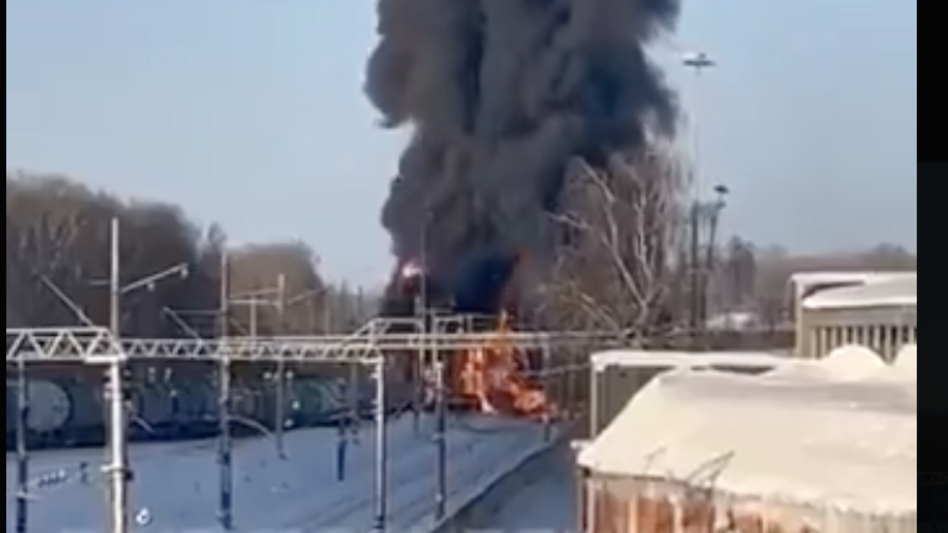 Εκτροχιασμός τρένου καυσίμων στη Ρωσία - Μεγάλη φωτιά στις σιδηροδρομικές γραμμές